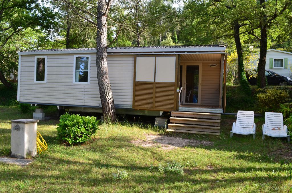 Camping La Vidaresse Hotel Sainte-Anastasie-sur-Issole Exterior photo