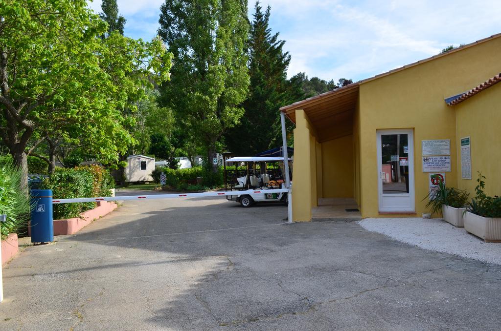 Camping La Vidaresse Hotel Sainte-Anastasie-sur-Issole Exterior photo