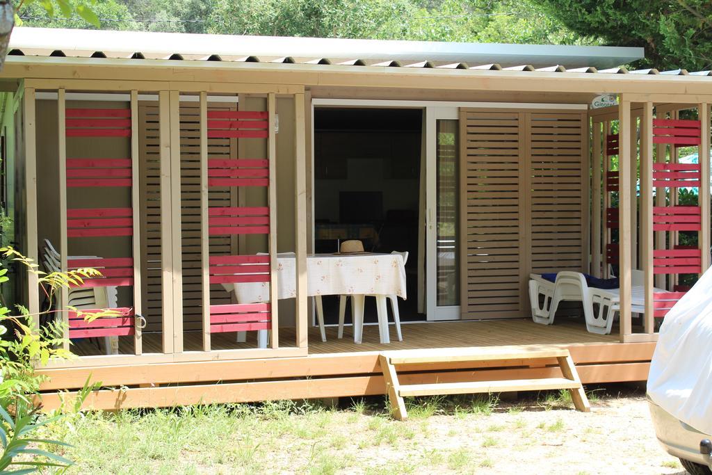 Camping La Vidaresse Hotel Sainte-Anastasie-sur-Issole Exterior photo
